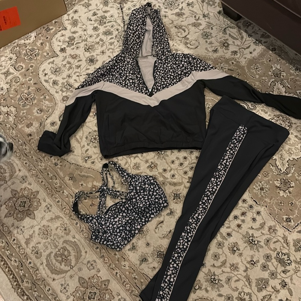 Jessica Simpson Athleisure set- 3 pieces